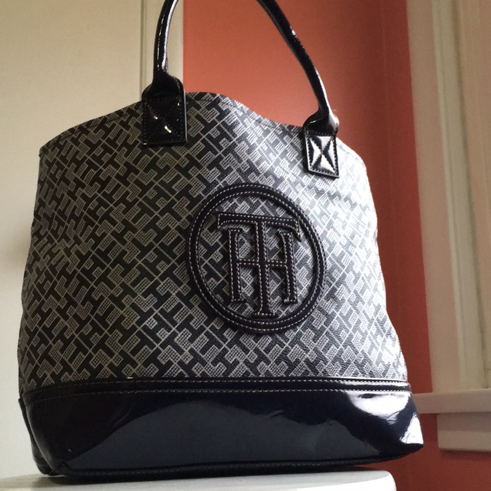 NAVY BLUE TOMMY HILFIGER PURSE